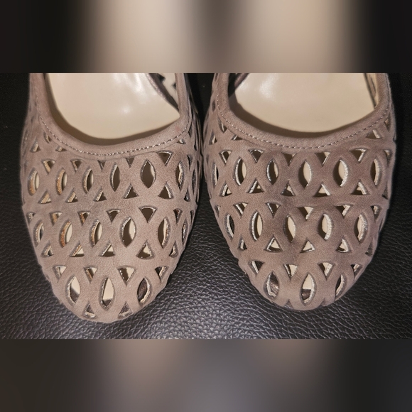 Marchez Vous by Yardley Taupe Italian Made Suede Cutout Stiletto Pumps Sz 6.5 - Picture 4 of 15
